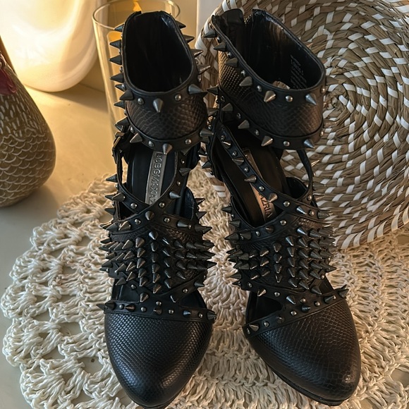 Rockstar vibe  BCBGMaxAzria spiked heels. EUC size 5.5 - Picture 3 of 7